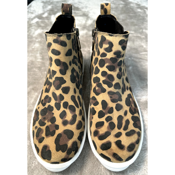 Blondo Shoes - Blondo Flora Waterproof Leopard Print Sneaker Chelsea Boots Womens Size 8.5